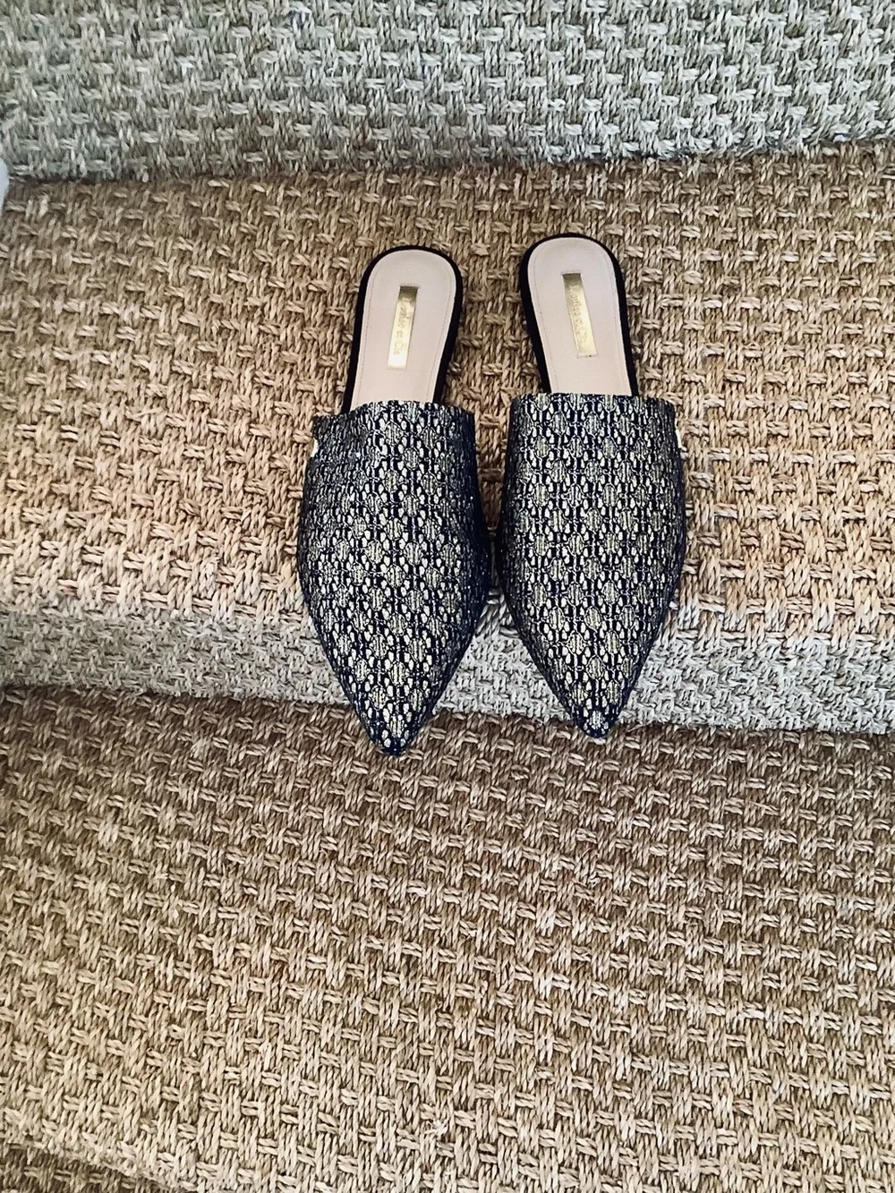 LADIES LOUISE ET CIE BLACK AND GOLD BROCADE PATTERN SLIDES SZ 13M - Picture 1 of 2